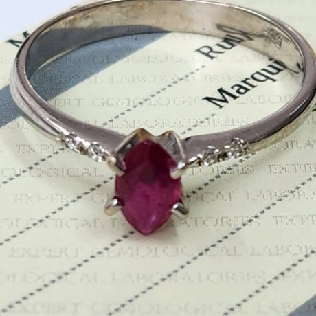 טבעת זהב רובי טבעי ויהלומים בזהב לבן 14 קראט