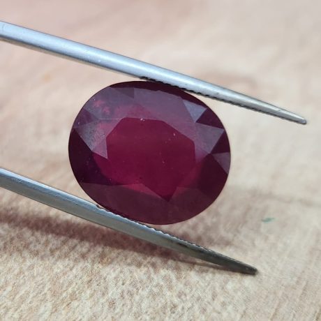 17.14 קראט רובי אמיתי גוון דם יונה  בליטוש אובל  אבן מטופלת גלס