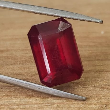 9.93 קראט רובי אמיתי גלס מטופל לשיבוץ דם יונה