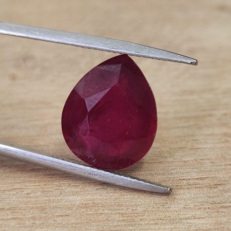 8.07 קראט רובי אמיתי מטופל גלס בצורת טיפה דם יונה