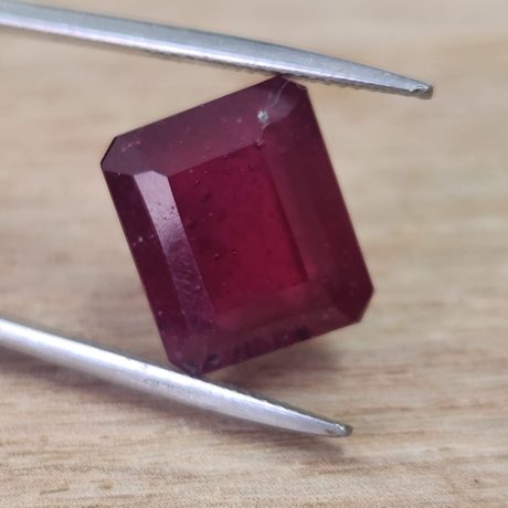 11.84 קראט רובי אודם אמיתי גלס מטופל בצורת אמרלד לשיבוץ