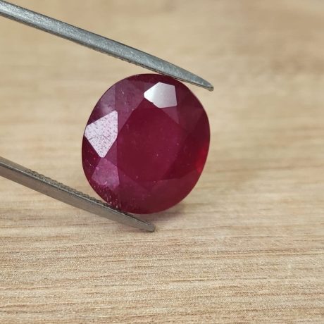 8.80 קראט רובי אמיתי מטופל גלס בצורת אובל אדום