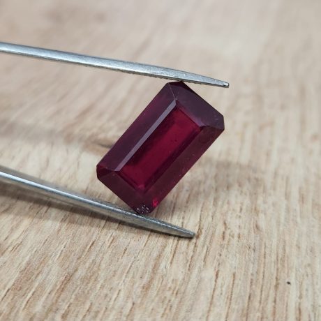 12.76 קראט רובי אמיתי מטופל גלס צבע דם יונה מהמם ליטוש אמרלד