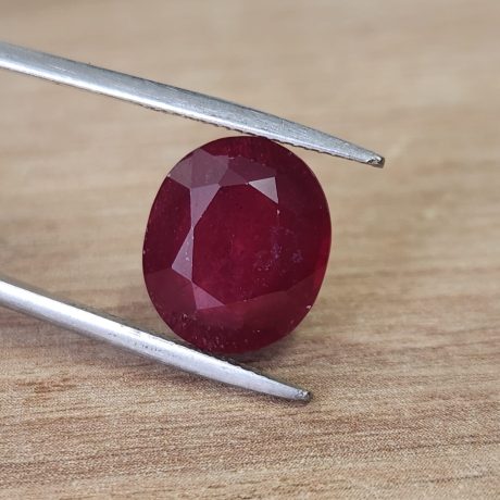 7.90 קראט אובל רובי אמיתי גלס מטופל דם יונה אדום