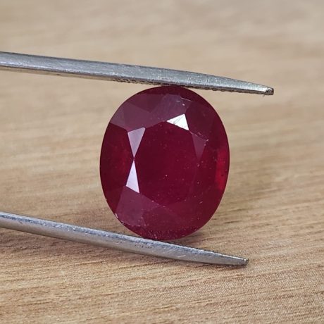 9.90 קראט אובל רובי אמיתי מהמם גלס מטופל צבע דם יונה