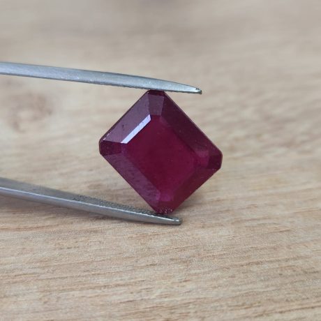 9.70 קראט צורת אמרלד רובי אמיתי מטופל נקיון גלס דם יונה