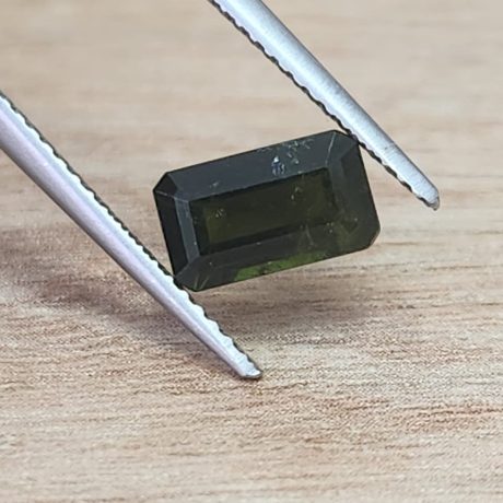 1.40 קראט טורמלין טבעי ירוק כהה בליטוש מאורך